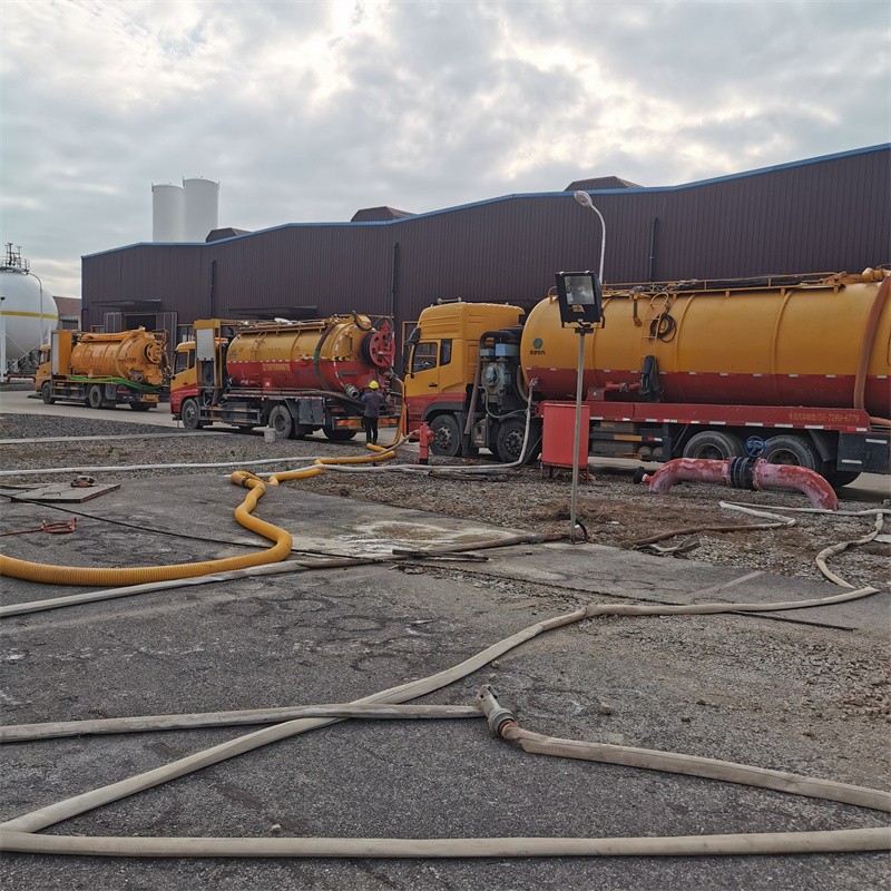 龙湖镇污水池清理