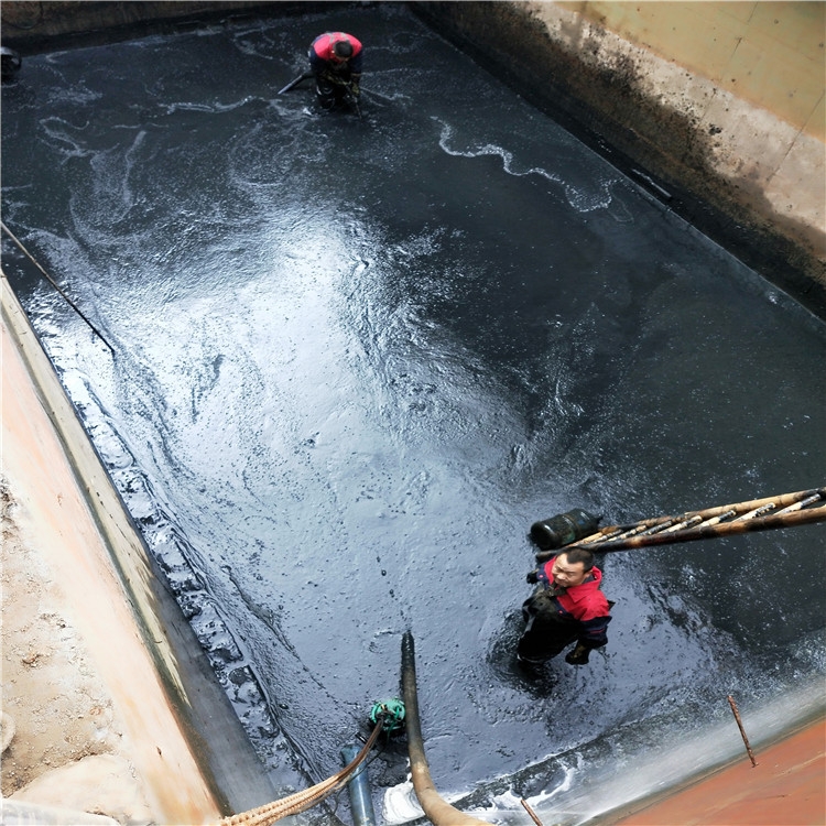 龙湖镇废水池清理
