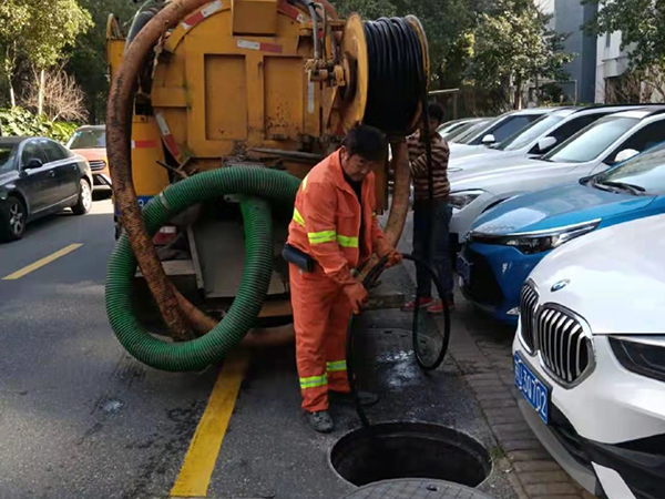 龙湖镇排污管道清淤