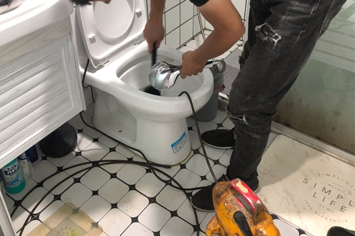 龙湖镇马桶堵塞自己疏通还是找师傅？专业上门服务让你省时更省心